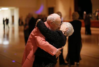 танец для пожилых людей