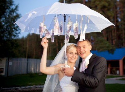 зонт с купюрами на свадьбу