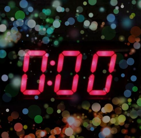 на моих часах уже 11 00 песня